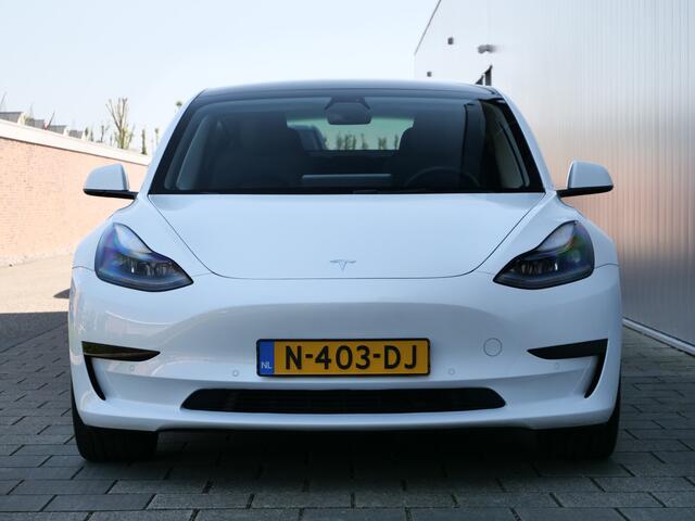 Tesla Model 3 Standard RWD Plus 60 kWh 325pk Automaat Autopilot / Navigatie / NL-Auto / 1e Eigenaar