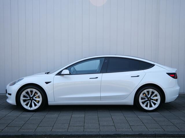 Tesla Model 3 Standard RWD Plus 60 kWh 325pk Automaat Autopilot / Navigatie / NL-Auto / 1e Eigenaar