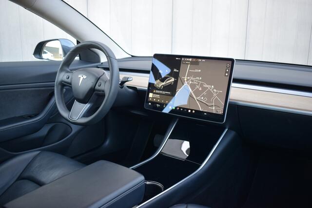 Tesla Model 3 Long Range AWD 75 kWh Panoramadak | Zwart Leder | 360°Camera | Keyless | Autopilot