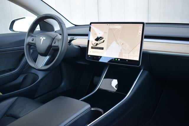 Tesla Model 3 Standard Plus 60 kWh LED | Zwart Leder | Panoramadak | Autopilot | 360°Camera | 18 Inch LMV
