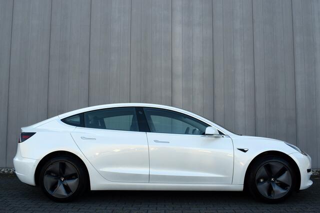 Tesla Model 3 Standard Plus 60 kWh LED | Zwart Leder | Panoramadak | Autopilot | 360°Camera | 18 Inch LMV