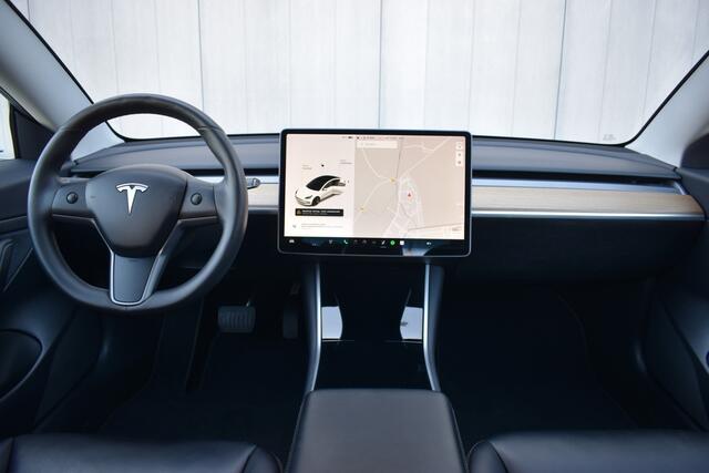 Tesla Model 3 Standard Plus 60 kWh LED | Zwart Leder | Panoramadak | Autopilot | 360°Camera | 18 Inch LMV