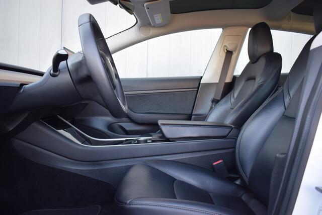 Tesla Model 3 Standard Plus 60 kWh LED | Zwart Leder | Panoramadak | Autopilot | 360°Camera | 18 Inch LMV