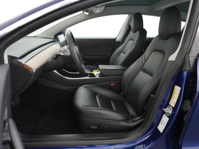 Tesla Model 3 RWD SR+ 60kWh 325PK Lmv 18" AutoPilot Leder PanoDak Adaptive-Cruise Lmv Camera's Elektr.-Stuur+Stoelen+Spiegels+Geheugen+Easy-Entry+Verwarmde stoelen Park assistent PDC WIFI Lane-Assist Speed-Assist Navi LED Comfortstoelen ACC DAB Keyless en Voorverwarmen