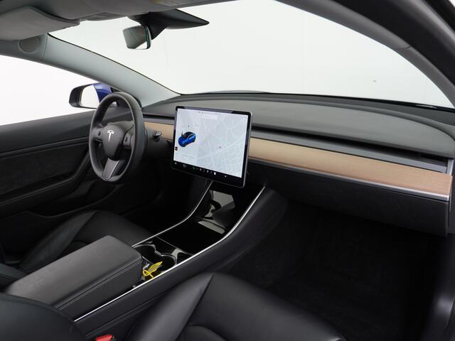 Tesla Model 3 RWD SR+ 60kWh 325PK Lmv 18" AutoPilot Leder PanoDak Adaptive-Cruise Lmv Camera's Elektr.-Stuur+Stoelen+Spiegels+Geheugen+Easy-Entry+Verwarmde stoelen Park assistent PDC WIFI Lane-Assist Speed-Assist Navi LED Comfortstoelen ACC DAB Keyless en Voorverwarmen