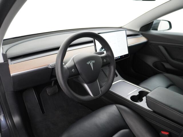 Tesla Model 3 RWD + 60kWh 325PK Facelift Warmtepomp Elek.Achterklep Lmv 19" Draadloze laadpads FSD-3 Computer AutoPilot Leder PanoDak Adaptive Cruise Camera's Elektr.-Stuur+Stoelen+Spiegels+Geheugen+Easy-Entry+Verwarmde Stoelen Park assistent Pdc WIFI Ecc Lane-Assist E