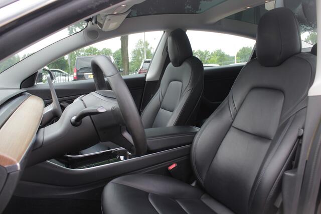 Tesla Model 3 Standard RWD Plus 60 kWh / Autopilot / Panoramadak / Camera / Premium Audio / 18'' / Leder