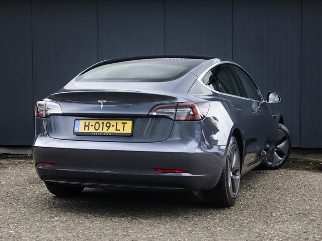 Tesla Model 3 Standard RWD Plus 60 kWh (239 PK) 2e-Eig. Dealer-Onderh. BOVAG-Garantie. NL-Auto. Panoramadak, Autopilot, Achteruitrijcamera, Keyless-Entry/Start, Parkeersensoren-V+A, Licht-Zicht-Pakket, Lm-Velgen-18Inch, Privacy-Glas