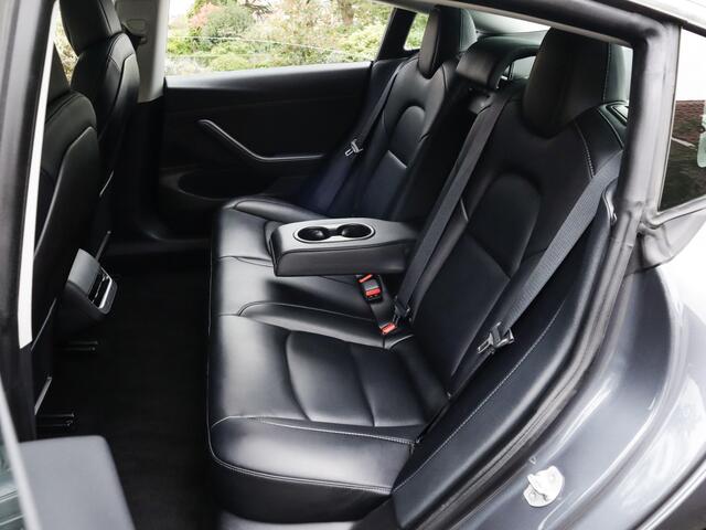 Tesla Model 3 Standard RWD Plus 60 kWh (239 PK) 2e-Eig. Dealer-Onderh. BOVAG-Garantie. NL-Auto. Panoramadak, Autopilot, Achteruitrijcamera, Keyless-Entry/Start, Parkeersensoren-V+A, Licht-Zicht-Pakket, Lm-Velgen-18Inch, Privacy-Glas