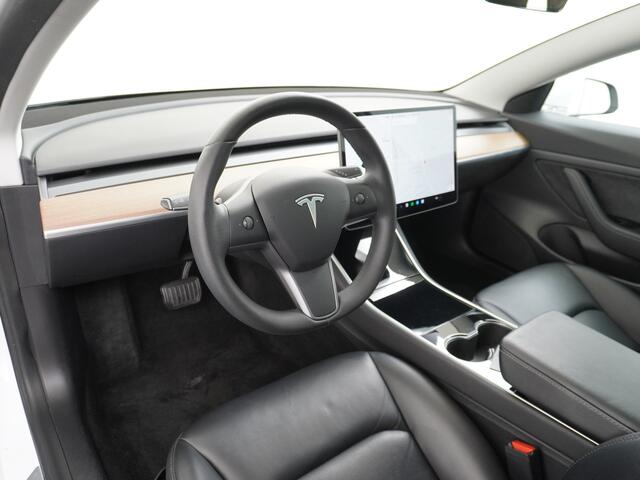 Tesla Model 3 RWD SR+ 60kWh 325PK Lmv 19" AutoPilot Leder PanoDak Adaptive-Cruise Lmv Camera's Elektr.-Stuur+Stoelen+Spiegels+Geheugen+Easy-Entry+Verwarmde stoelen Park assistent PDC WIFI Lane-Assist Speed-Assist Navi LED Comfortstoelen ACC DAB Keyless en Voorverwarmen