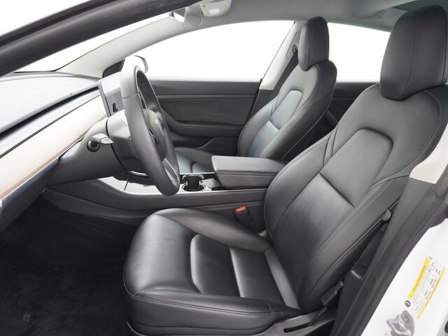 Tesla Model 3 RWD SR+ 60kWh 325PK Lmv 19" AutoPilot Leder PanoDak Adaptive-Cruise Lmv Camera's Elektr.-Stuur+Stoelen+Spiegels+Geheugen+Easy-Entry+Verwarmde stoelen Park assistent PDC WIFI Lane-Assist Speed-Assist Navi LED Comfortstoelen ACC DAB Keyless en Voorverwarmen
