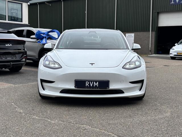 Tesla Model 3 Standard RWD Plus 60 kWh | LFP-accu | Facelift model | Elektrische kofferbak | 19-inch velgen | Panoramadak | Autopilot | Performance spoiler | Rijklaar met 12 maanden BOVAG-garantie