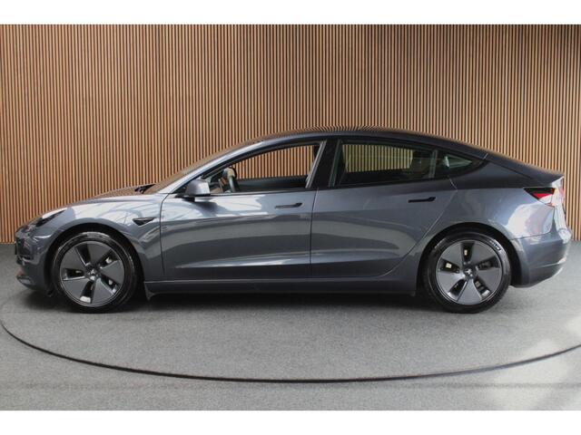 Tesla Model 3 Standard Plus ACC Autopilot Stuurverwarm. PDC Leer Navi Panoramadak 360° Elektr. achterklep Stoelverwarming voor & achter Climate voor & achter LM velgen BTW auto! Nieuw!