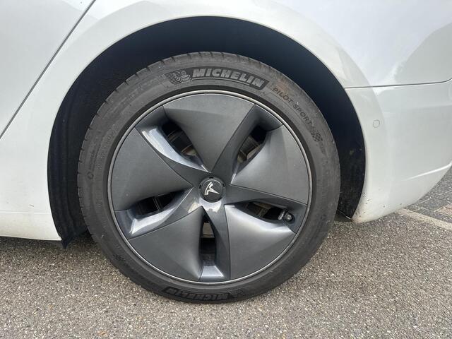 Tesla Model 3 Standard RWD Plus 60 kWh AUTOPILOT | AFNEEMBARE TREKHAAK | RIJKLAAR GELEVERD MET 12 MND BOVAG GARANTIE