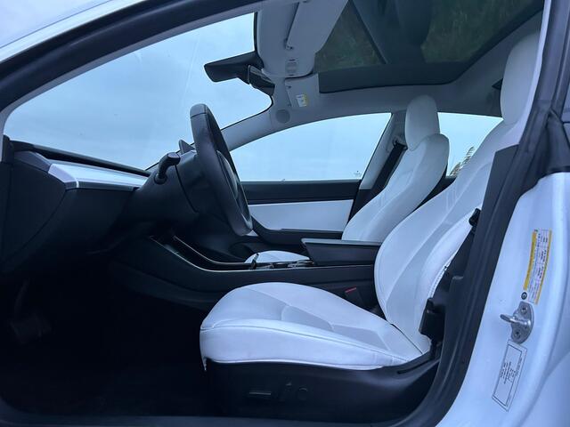 Tesla Model 3 Standard RWD Plus 60 kWh Autopilot / Panoramadak / Leer / Metallic lak