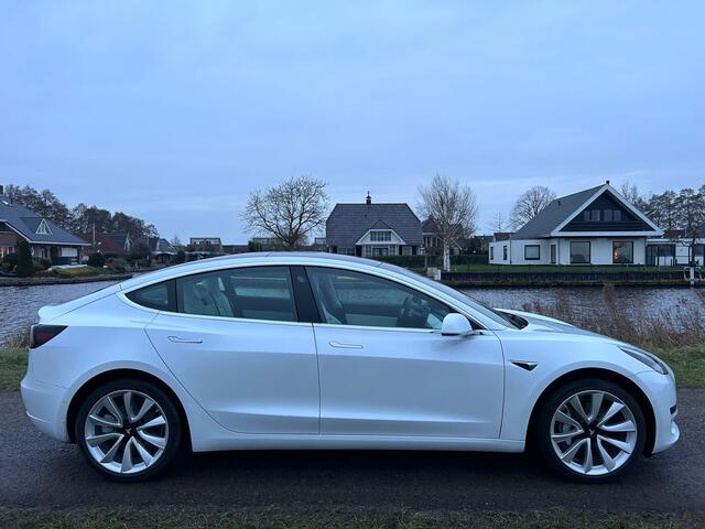 Tesla Model 3 Standard RWD Plus 60 kWh Autopilot / Panoramadak / Leer / Metallic lak