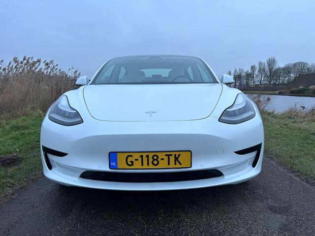 Tesla Model 3 Standard RWD Plus 60 kWh Autopilot / Panoramadak / Leer / Metallic lak