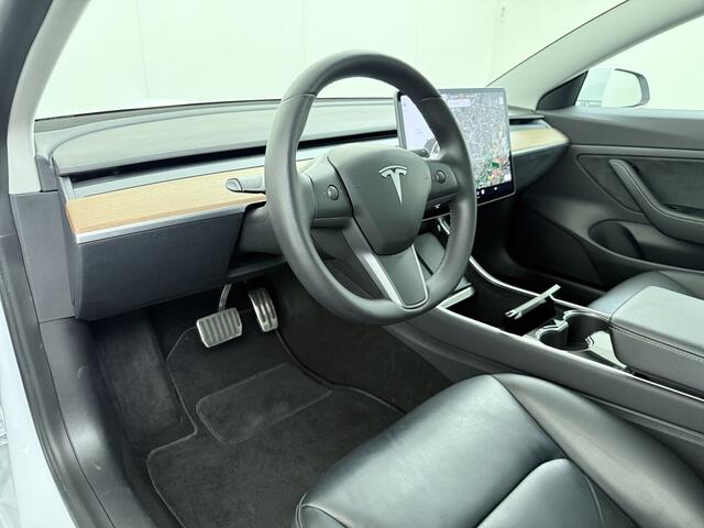 Tesla Model 3 RWD SR+ 325PK Lmv 18" AutoPilot FSD Leder Panoramadak Adaptive-Cruise Camera's Elektr.-Stuur+Stoelen+Spiegels+Geheugen+Easy-Entry+Verwarmde stoelen Park assistent Pdc WIFI Lane-Assist Speed-Assist Navi LED Comfortstoelen ACC DAB Voorverwarmen interieur vi