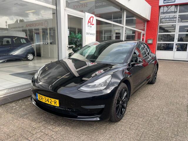 Tesla Model 3 | Long Range dual motor 485 km Actieradius | - 1e eigenaar | NAP | 4-WDRIVE -APK TOT 7 AUG 2027 | | 1e eigenaar | Navigatie | Panoramadak | Voorzien van trekhaak | Electronic climate control | Navigatiesysteem full map |