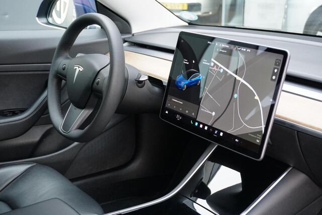 Tesla Model 3 Standard RWD Plus 60 kWh + AUTOPILOT / PREMIUM AUDIO / 19''