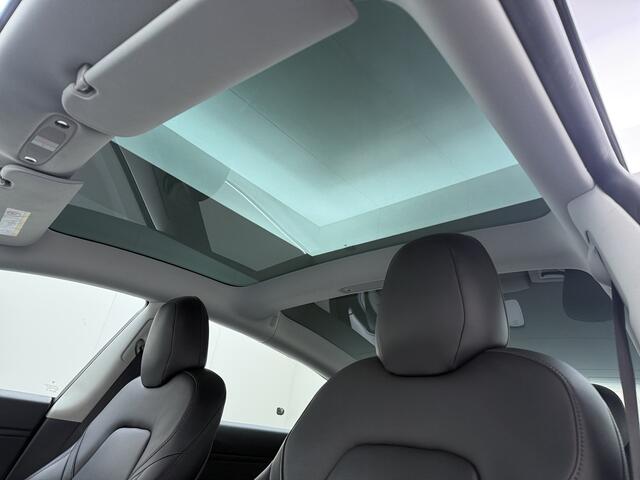 Tesla Model 3 Long Range AWD 75kWh Facelift Warmtepomp Lmv 19" AutoPilot Leder Panoramadak Adaptive-Cruise Camera's Elektr.-Stuur+Stoelen+Spiegels+Geheugen+Easy-Entry+Verwarmde stoelen Park assistent Pdc WIFI Lane-Assist Navi LED DAB Voorverwarmen interieur Keyless One