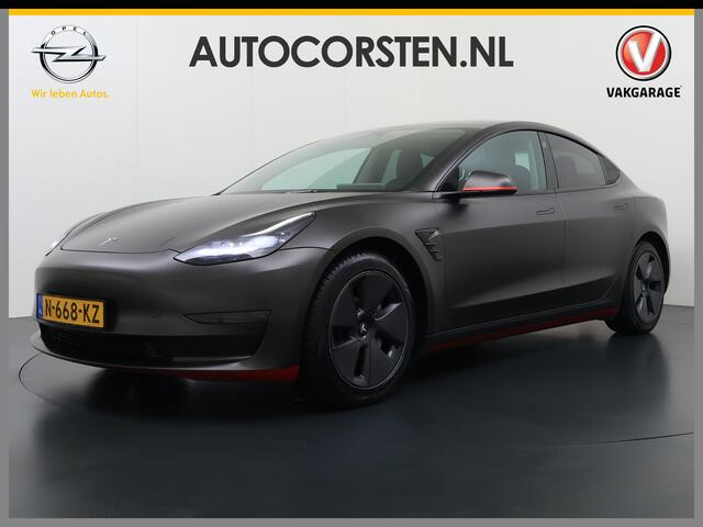 Tesla Model 3 Long Range AWD 75kWh Facelift Warmtepomp Trekhaak SOH 88% Wrap AutoPilot Leder Panoramadak Adaptive-Cruise Camera's Elektr.-Stuur+Stoelen+Spiegels+Geheugen+Easy-Entry+Verwarmde stoelen Park assistent Pdc WIFI Lane-Assist Privacy Glas Navi LED DAB Voorverw
