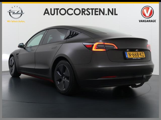 Tesla Model 3 Long Range AWD 75kWh Facelift Warmtepomp Trekhaak SOH 88% Wrap AutoPilot Leder Panoramadak Adaptive-Cruise Camera's Elektr.-Stuur+Stoelen+Spiegels+Geheugen+Easy-Entry+Verwarmde stoelen Park assistent Pdc WIFI Lane-Assist Privacy Glas Navi LED DAB Voorverw