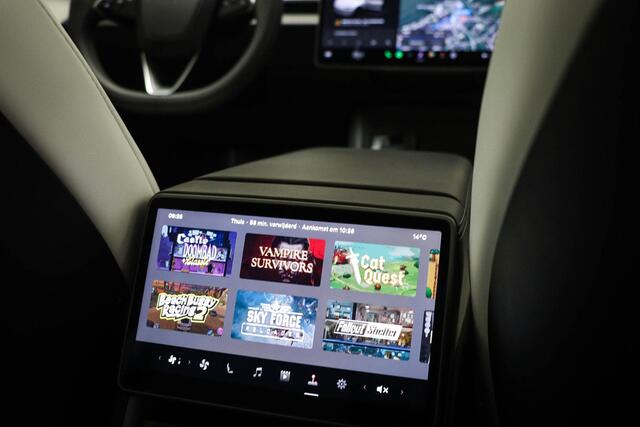 Tesla Model 3 RWD 60 kWh | STUURVERWARMING | STOELVENTILATIE | PANORAMADAK