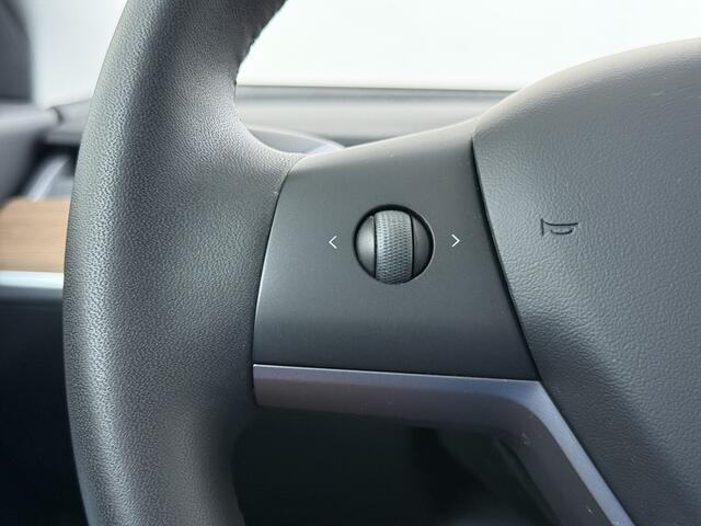 Tesla Model 3 SR+ 325PK AutoPilot Leer Pano-Dak Adaptive Cruise Lmv 18" Camera's Elektr.-Stuur+Stoelen+Spiegels+Geheugen+Easy-Entry+Verwarmde stoelen Park assistent Pdc WIFI Ecc Lane-Assist Speed-Assist Soh 85% Ecc Navi Led DAB Voorverwarmen interieur via App Keyless O