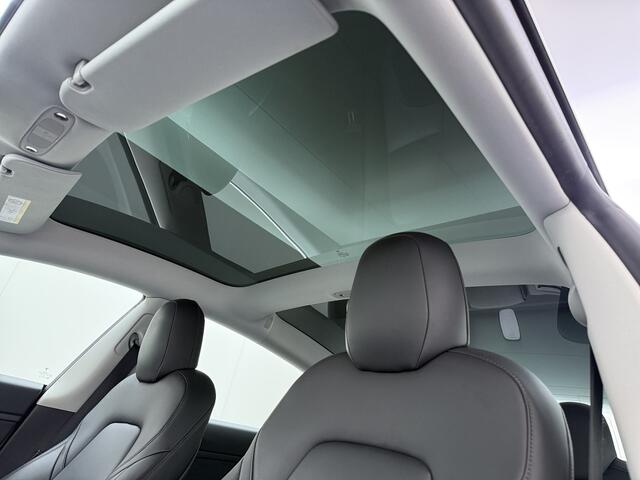 Tesla Model 3 SR+ 325PK Trekhaak LFP-Accu AutoPilot Leer Pano-Dak Adaptive Cruise Lmv 18" Camera's Elektr.-Stuur+Stoelen+Spiegels+Geheugen+Easy-Entry+Verwarmde stoelen Park assistent Pdc WIFI Ecc Lane-Assist Speed-Assist SOH 92% Ecc Navi Led DAB Voorverwarmen interieur