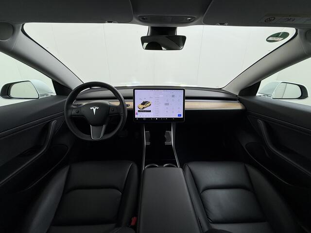 Tesla Model 3 SR+ 325PK Trekhaak LFP-Accu AutoPilot Leer Pano-Dak Adaptive Cruise Lmv 18" Camera's Elektr.-Stuur+Stoelen+Spiegels+Geheugen+Easy-Entry+Verwarmde stoelen Park assistent Pdc WIFI Ecc Lane-Assist Speed-Assist SOH 92% Ecc Navi Led DAB Voorverwarmen interieur
