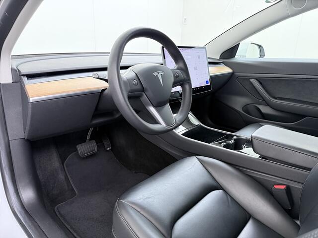 Tesla Model 3 SR+ 325PK Trekhaak LFP-Accu AutoPilot Leer Pano-Dak Adaptive Cruise Lmv 18" Camera's Elektr.-Stuur+Stoelen+Spiegels+Geheugen+Easy-Entry+Verwarmde stoelen Park assistent Pdc WIFI Ecc Lane-Assist Speed-Assist SOH 92% Ecc Navi Led DAB Voorverwarmen interieur