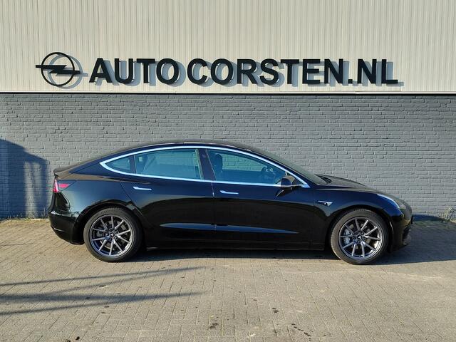 Tesla Model 3 SR+ 325PK AutoPilot Leer Pano-Dak Adaptive Cruise Camera's Elektr.-Stuur+Stoelen+Spiegels+Geheugen+Easy-Entry+Verwarmde stoelen Park assistent Pdc WIFI Ecc Lane-Assist Speed-Assist Ecc Navi Led DAB Voorverwarmen interieur via App Keyless One-Pedal-Drive S