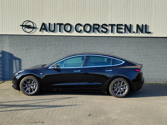 Tesla Model 3 SR+ 325PK AutoPilot Leer Pano-Dak Adaptive Cruise Camera's Elektr.-Stuur+Stoelen+Spiegels+Geheugen+Easy-Entry+Verwarmde stoelen Park assistent Pdc WIFI Ecc Lane-Assist Speed-Assist Ecc Navi Led DAB Voorverwarmen interieur via App Keyless One-Pedal-Drive S