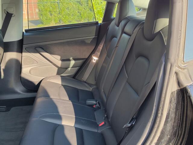 Tesla Model 3 SR+ 325PK AutoPilot Leer Pano-Dak Adaptive Cruise Camera's Elektr.-Stuur+Stoelen+Spiegels+Geheugen+Easy-Entry+Verwarmde stoelen Park assistent Pdc WIFI Ecc Lane-Assist Speed-Assist Ecc Navi Led DAB Voorverwarmen interieur via App Keyless One-Pedal-Drive S