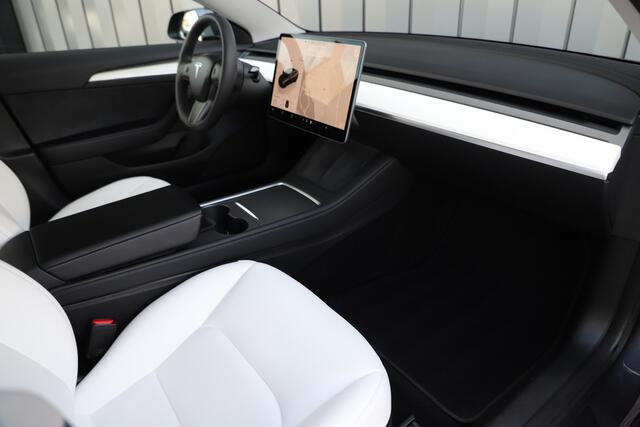 Tesla Model 3 RWD Plus 60 kWh | 283PK | Panoramadak | Stoel/Stuurverw. | Autopilot | Led | Standkachel | 2022.