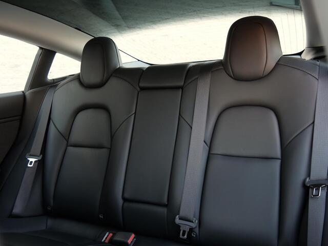 Tesla Model 3 60kWh STANDARD PLUS RDW/ 19INCH/ 1STE EIGENAAR/ 4 NIEUWE BANDEN