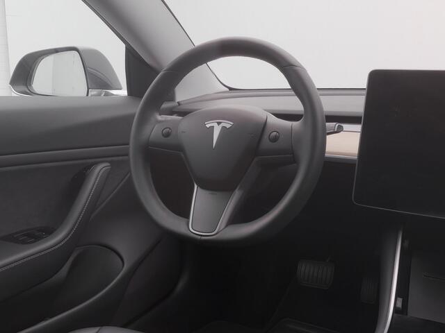 Tesla Model 3 Standard RWD Plus 60 kWh | PANO | AUTOPILOT | STOELVERWARMING