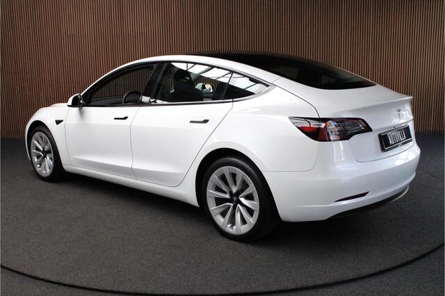 Tesla Model 3 RWD ACC Autopilot Stuurverwarm. PDC Leer Navi Panoramadak 360° Elektr. achterklep Stoelverwarming voor & achter Climate voor & achter LM velgen