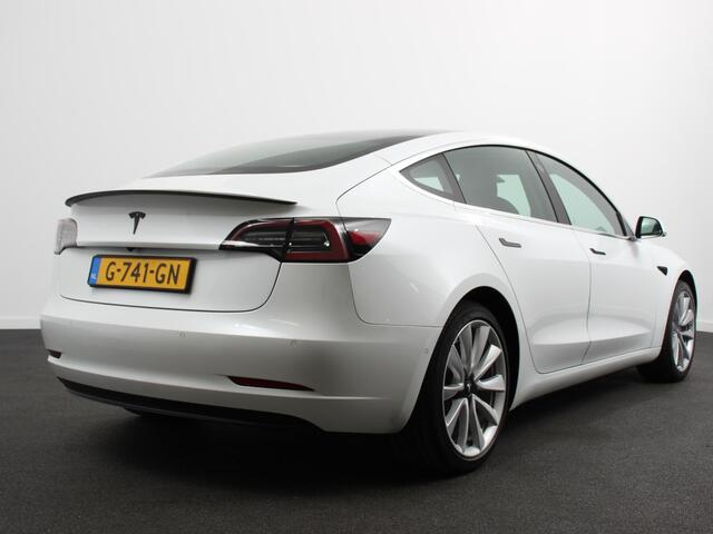 Tesla Model 3 RWD 60 kWh Standard Range Plus | Handel/Export ! Navigatie Panorama dak 360 camera Parkeersensoren Stoelverwarming 19" lichtmetalen velgen Ledverlichting Leder Climate Control