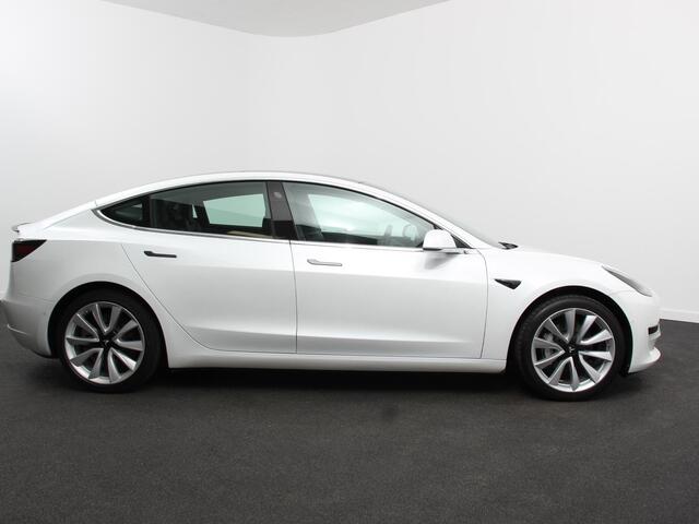 Tesla Model 3 RWD 60 kWh Standard Range Plus | Handel/Export ! Navigatie Panorama dak 360 camera Parkeersensoren Stoelverwarming 19" lichtmetalen velgen Ledverlichting Leder Climate Control
