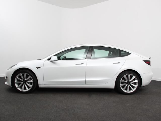 Tesla Model 3 RWD 60 kWh Standard Range Plus | Handel/Export ! Navigatie Panorama dak 360 camera Parkeersensoren Stoelverwarming 19" lichtmetalen velgen Ledverlichting Leder Climate Control