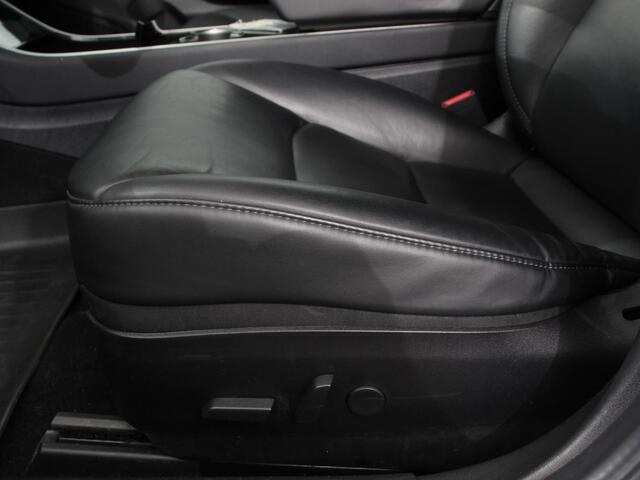 Tesla Model 3 RWD 60 kWh Standard Range Plus | Handel/Export ! Navigatie Panorama dak 360 camera Parkeersensoren Stoelverwarming 19" lichtmetalen velgen Ledverlichting Leder Climate Control