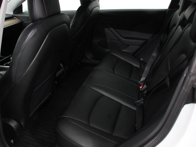 Tesla Model 3 RWD 60 kWh Standard Range Plus | Handel/Export ! Navigatie Panorama dak 360 camera Parkeersensoren Stoelverwarming 19" lichtmetalen velgen Ledverlichting Leder Climate Control