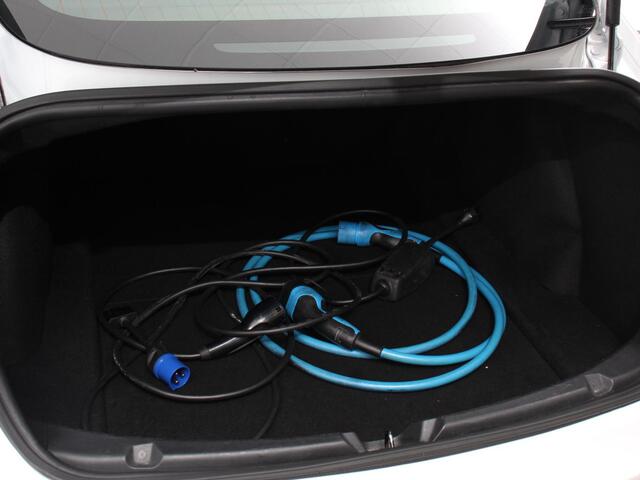 Tesla Model 3 RWD 60 kWh Standard Range Plus | Handel/Export ! Navigatie Panorama dak 360 camera Parkeersensoren Stoelverwarming 19" lichtmetalen velgen Ledverlichting Leder Climate Control