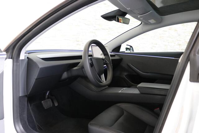 Tesla Model 3 RWD 60 kWh | RWD PREMIUM | AUTOPILOT | STOELVENTILATIE | STOELVERW. V + A | NL AUTO |