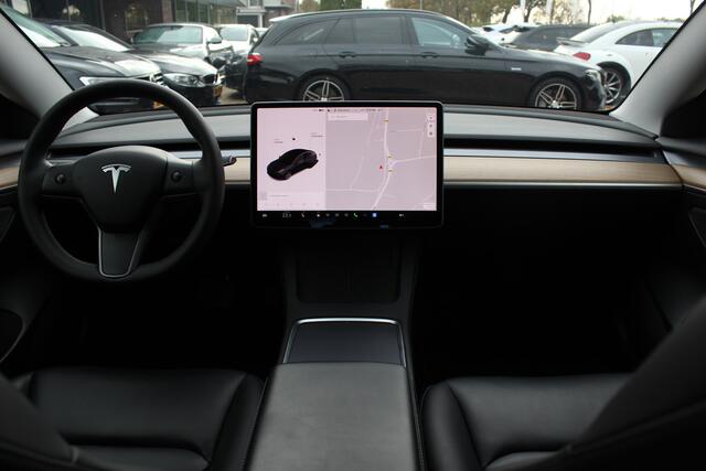 Tesla Model 3 Standard RWD Plus 60 kWh / SOH 90% / FACELIFT / Warmtepomp / Autopilot / Panoramadak / Camera / Leder / 18'' / Leder / Premium Audio