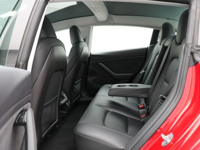 Tesla Model 3 Performance AWD 75 kWh panorama dak | SoH 91,4 % | Apple carplay | Panorama dak | Navigatie | Voorstoelen verwarmd | 360 camera | Spraakbediening |