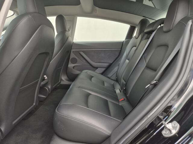 Tesla Model 3 Performance AWD 75 kWh / CCS snelladen / Stuur- Stoel & Achterbank verwarming / Panoramadak / Rondomzicht camera / Draadloze telefoon lader / Elektrische achterklep / Voorruit verwarming / Apple Carplay Android Auto / Lichtmetalen wielen 20" /