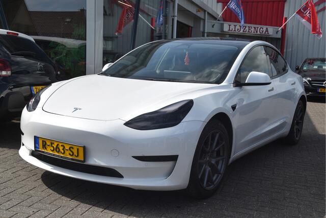 Tesla Model 3 Standard RWD Plus 60 kWh Leer | Autopilot | Camera | Trekhaak | Pano | 18 inch | Keyless